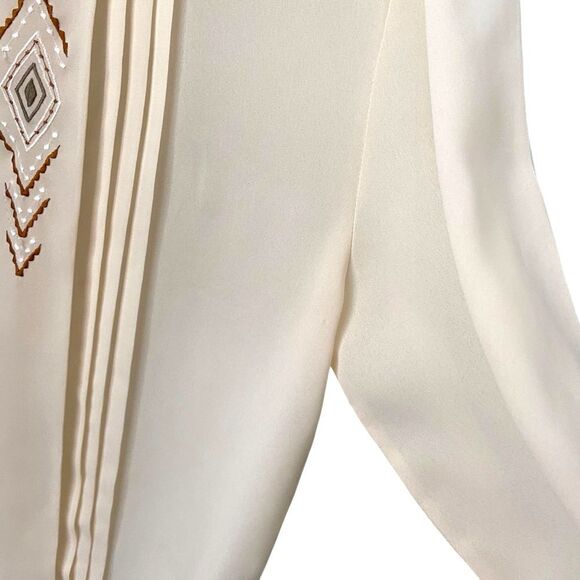 Vintage Elegant Cream Blouse with Embroidered Detail in Size 12 - Picture 5 of 7